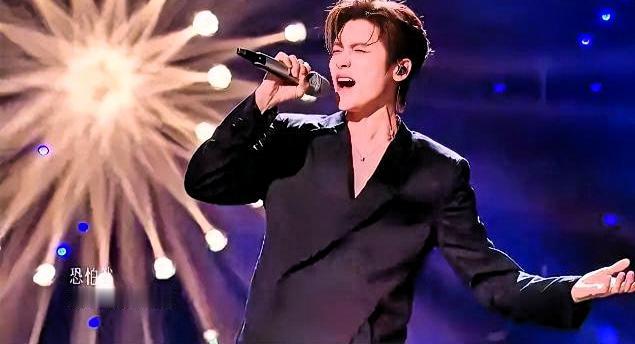 《歌手2026》今晚最大的意外：侯明昊。不是说他唱得多炸。是说，一个演员，往