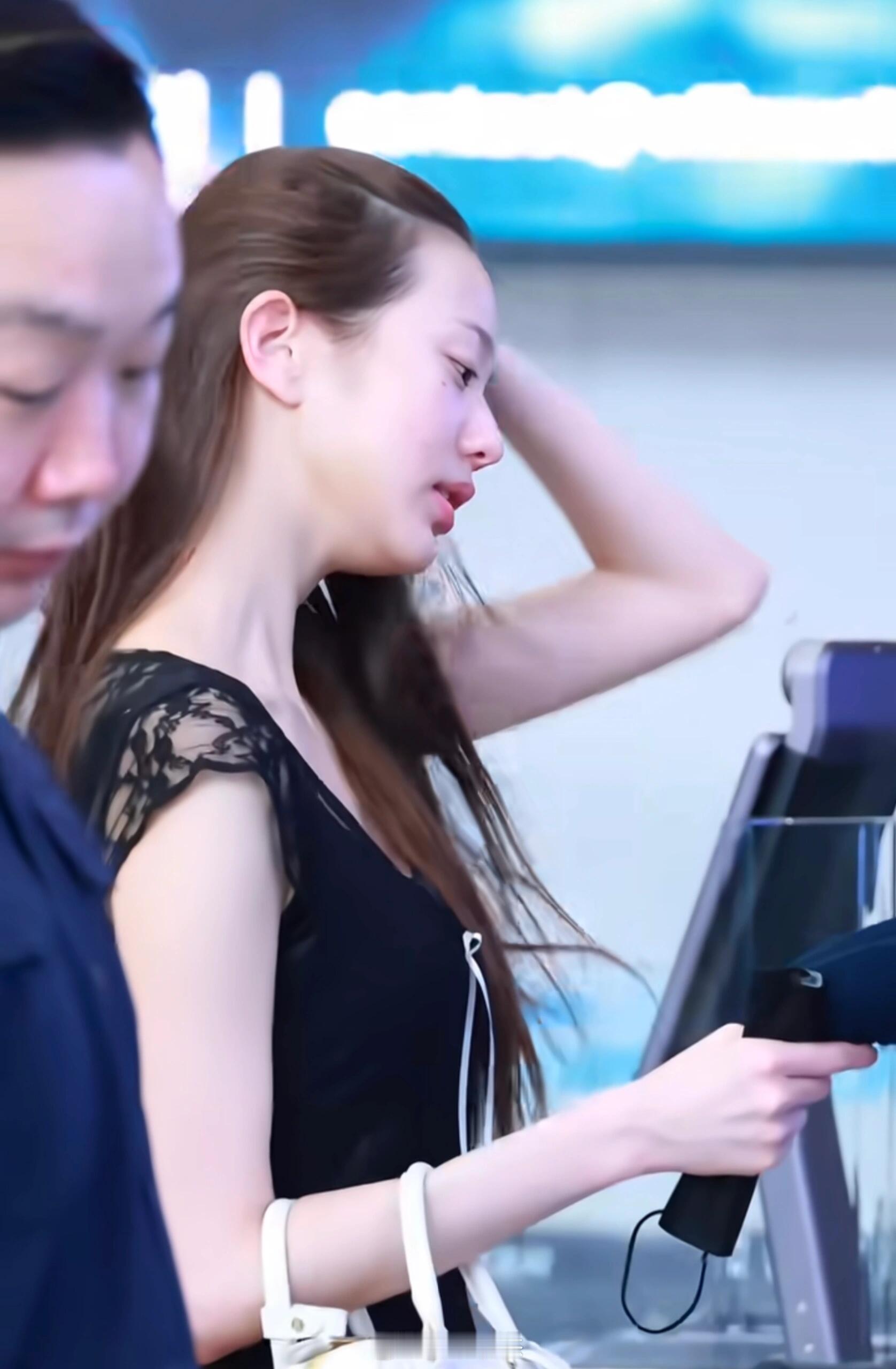 张元英这是肿了吗​​​