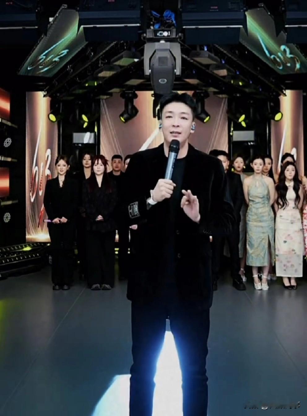 粉丝说刘一手回归没人讲没热度。小胖回复大家没摸清