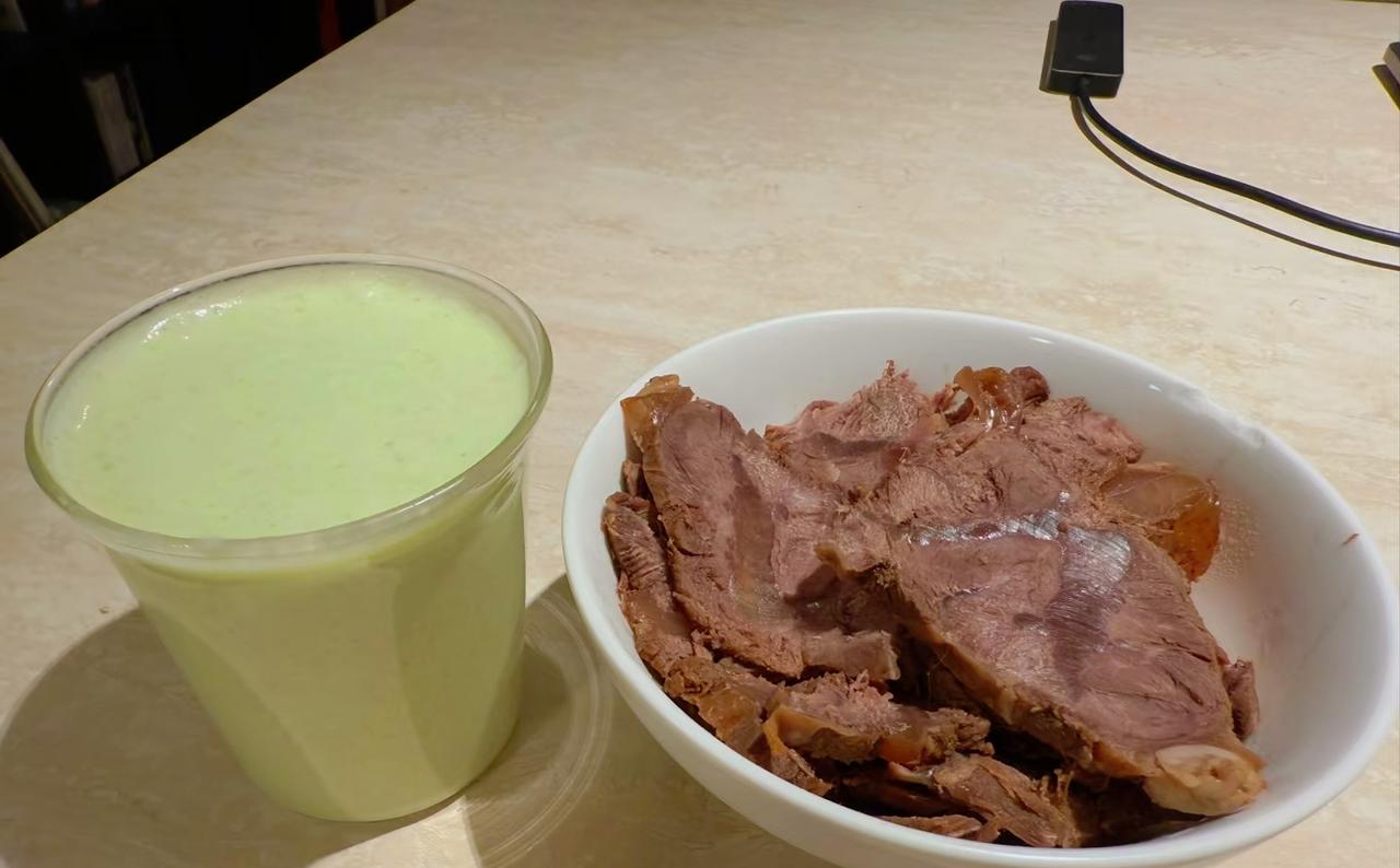 ：）君子好色而不淫。男人千万要记住不要迷恋女人​迷恋是枷锁，有所爱，有所守