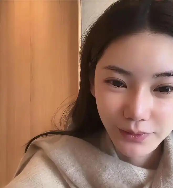 马小梅说在婆婆张兰的别墅里，为汪小菲和前妻的两个孩子，玥儿和箖儿，都留了专门的房