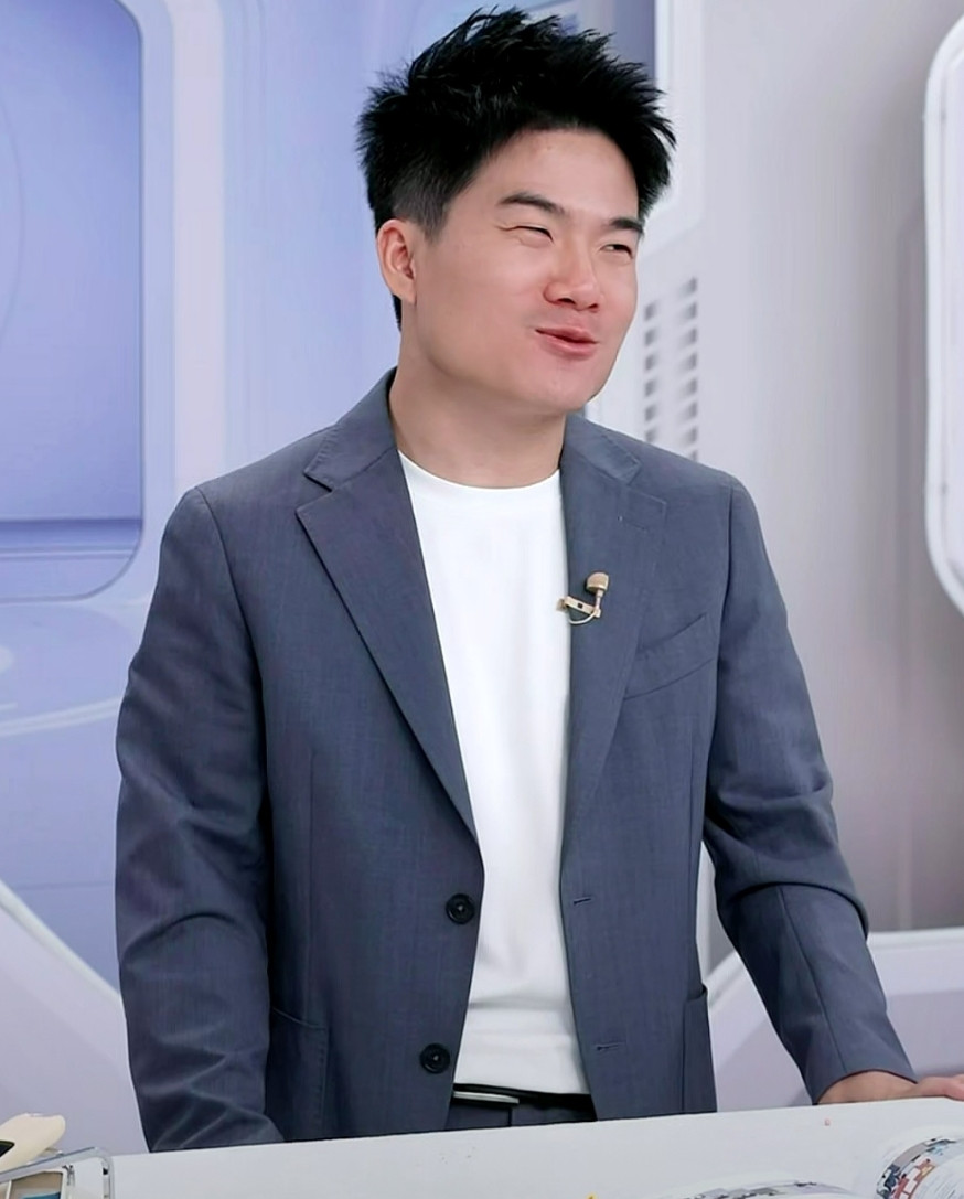 昨晚董宇辉卖打印机，某商家的做法直接让他无语了，一气之下不卖了。董宇辉说，我也