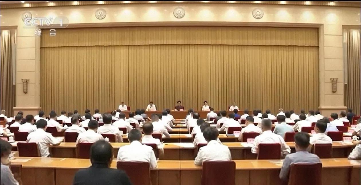 国家终于出手了！全国足球工作会议召开了，从类似的工作会议来看，这是历史上第一次为