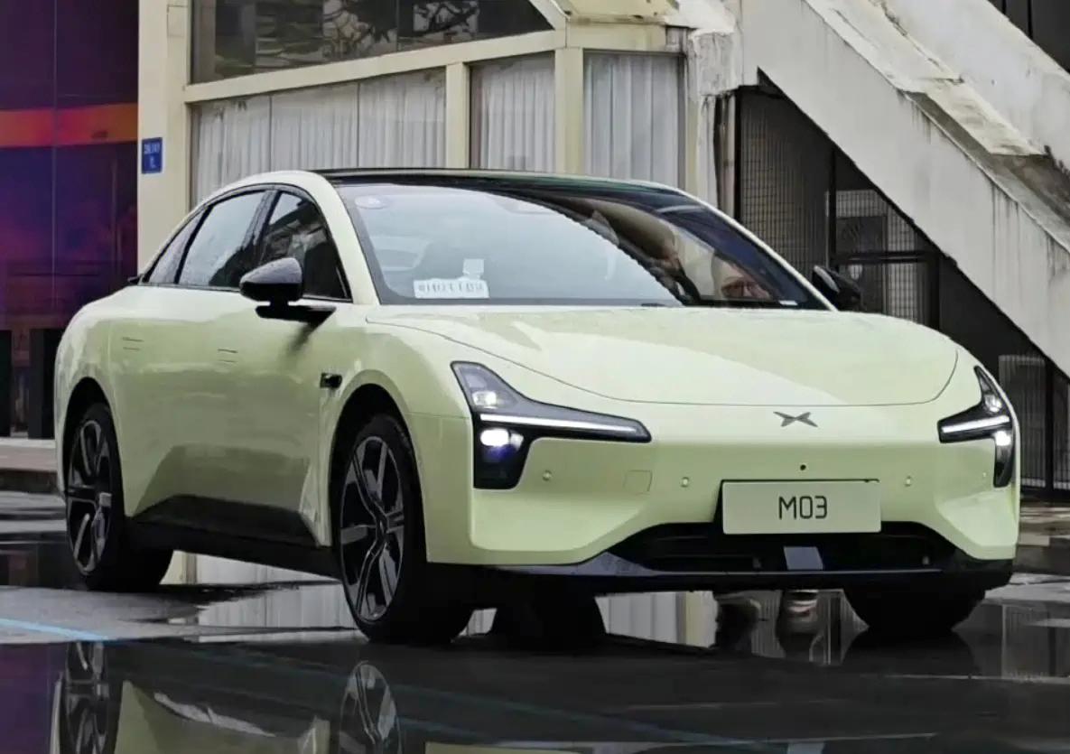 2026款小鹏MONAM03正式上市，定位紧凑型纯电掀背轿跑，售价11.98-