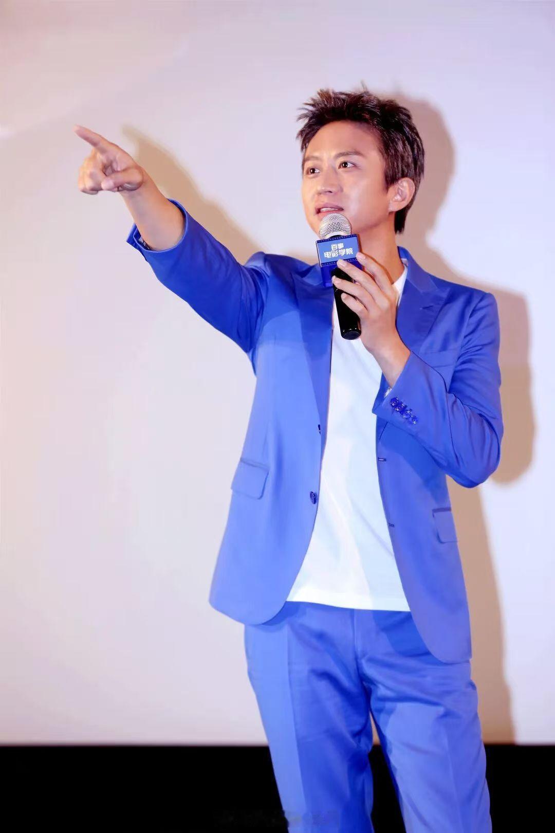 谁不想看邓超全开麦现场618夏日歌会歌会阵容越来越豪华，有邓超助阵看点直接拉满，