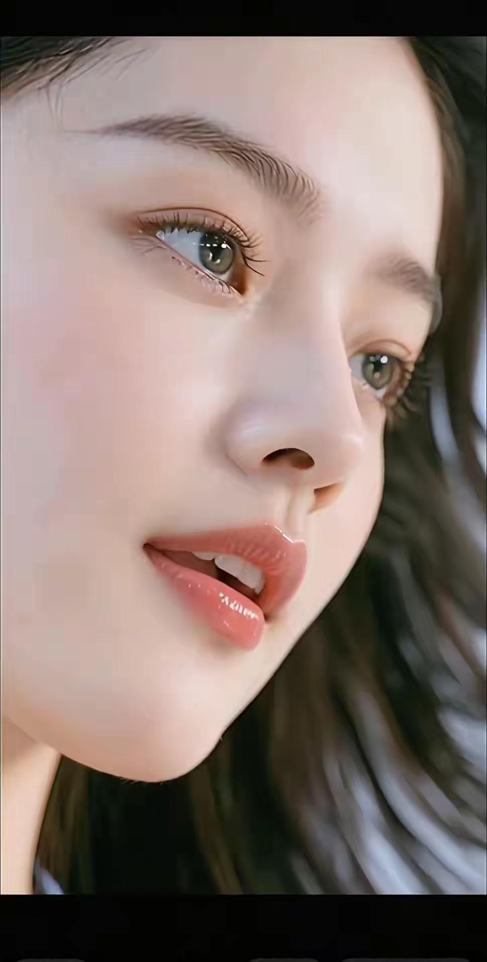 温柔眼神，唇红齿白，少女心爆棚！💕✨