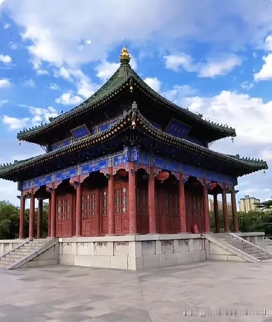 西安为什么不学洛阳在遗址上大修大建?其实，不应该说是西安要学习洛阳。早在上世