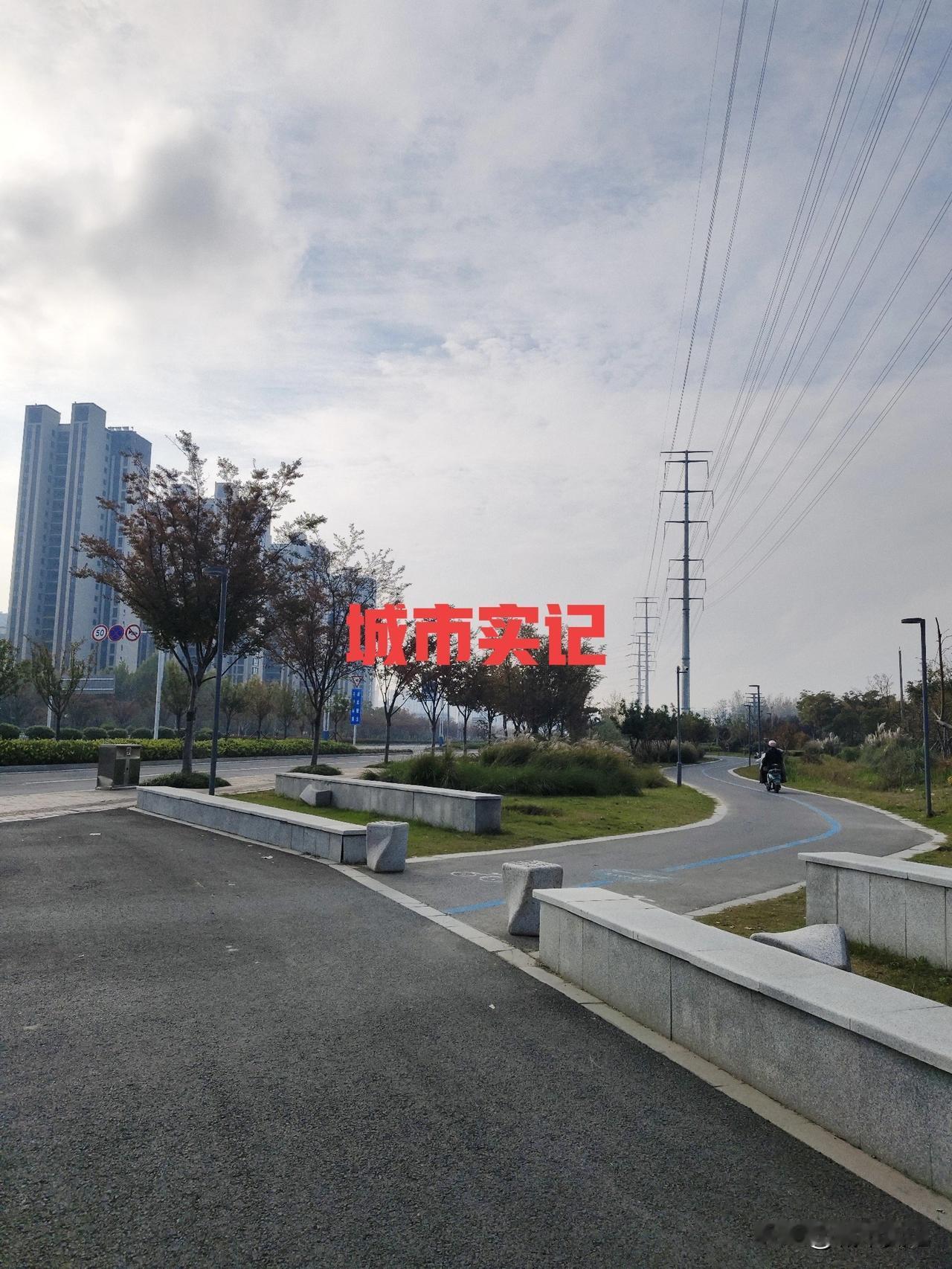 宿迁城市绿化多好，路边五十米的绿化带，夏天骑车可以遮阳，可以改善环境，也可以当做