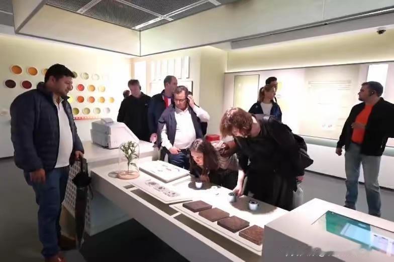 巴拉圭议员佩雷拉带队访华，把北京、浙江、重庆逛了个遍，回国直接在议会“反向安利”