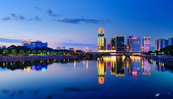 2025年1月，义乌房价均价19893元；2025年2月，义乌房价均价2001