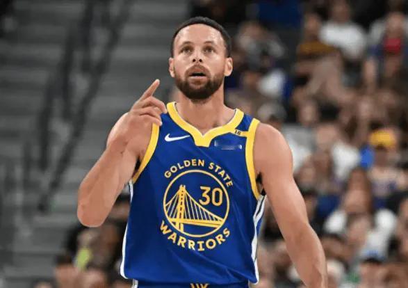 库里里程碑成了里程悲！打魔术，第二节拿到14分，职业生涯得分超文斯·卡特，跻