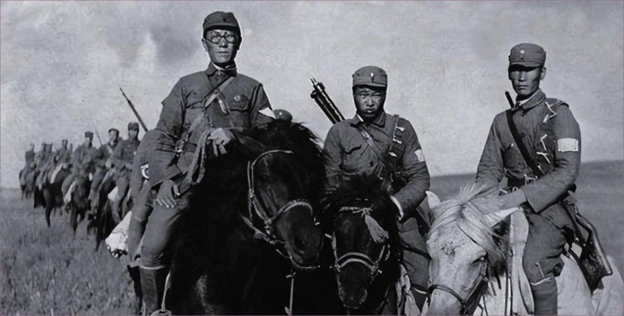 1948年，一个科长带9个人撞上国军5000骑兵，他下车冒充国军师部，3小时后对