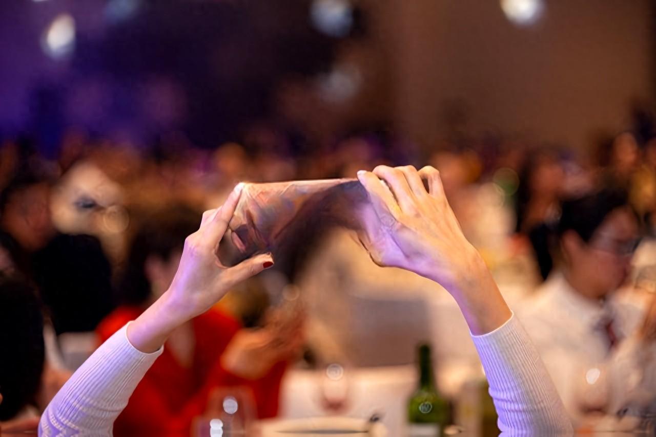 手机影像革命：当硬件卷不动了，算法开始