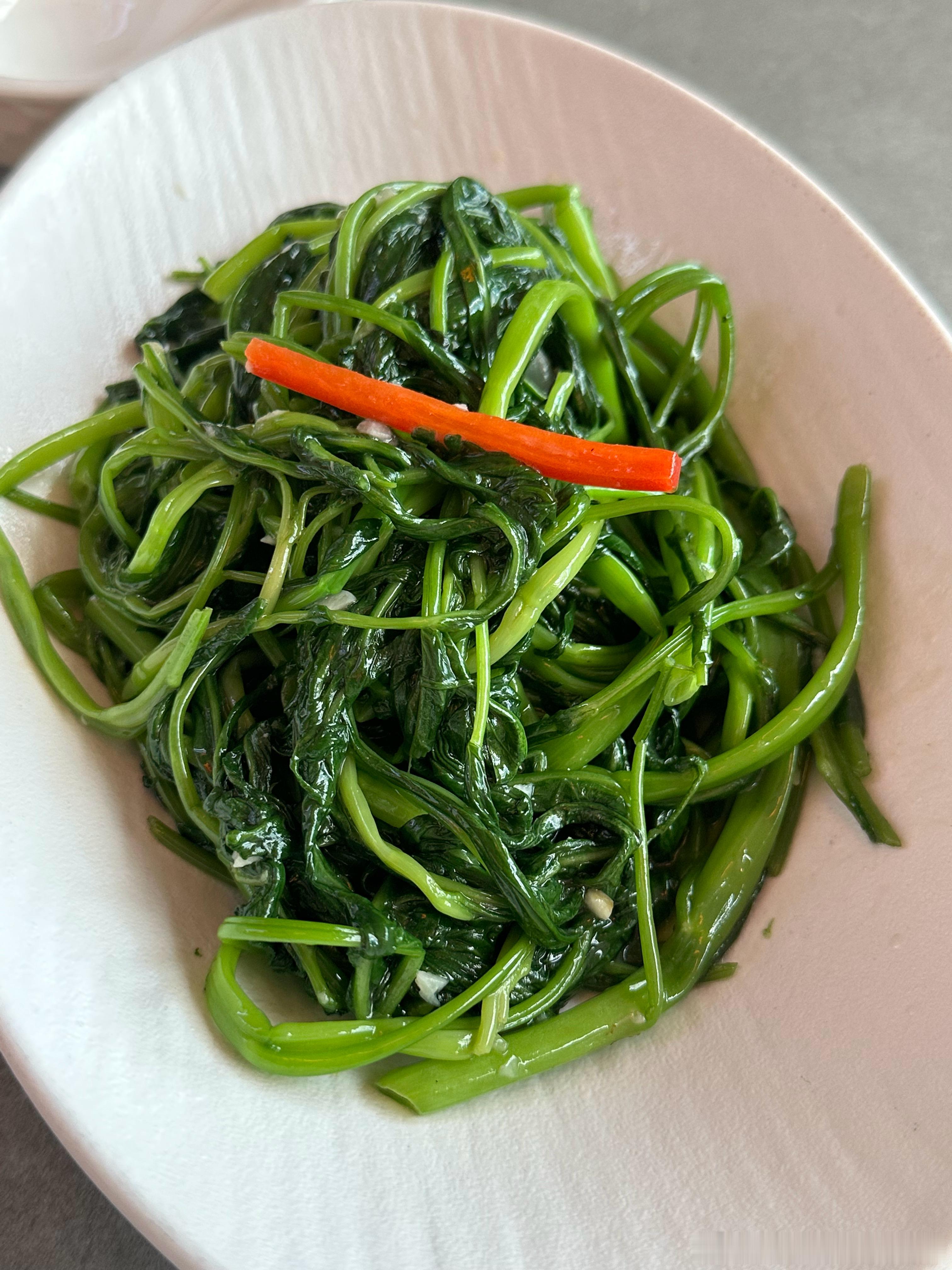 周末饭堂和星盛记·广东顺德菜。还行吧。比起有一年我们专门去顺德吃的顺德菜差远了