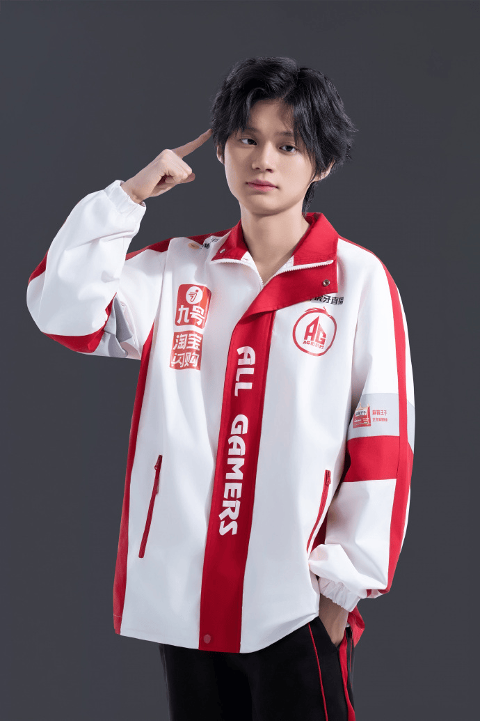 成都AG超玩会定妆照: 心怀荣耀, 勇往直前! 望他们再续传奇