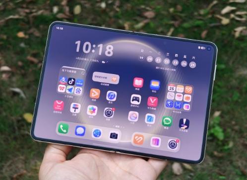 华为算不算又引领潮流了？折叠屏这块，华为确实太权威了！双折叠、竖折叠、三折叠