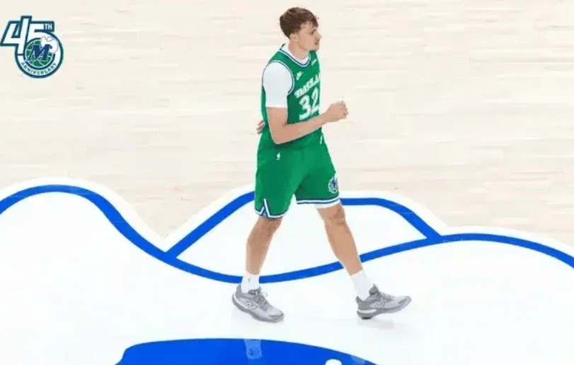 这状元要水了吗？弗拉格出场31分钟，投篮8投仅1中，得到2分2篮板2抢断！现