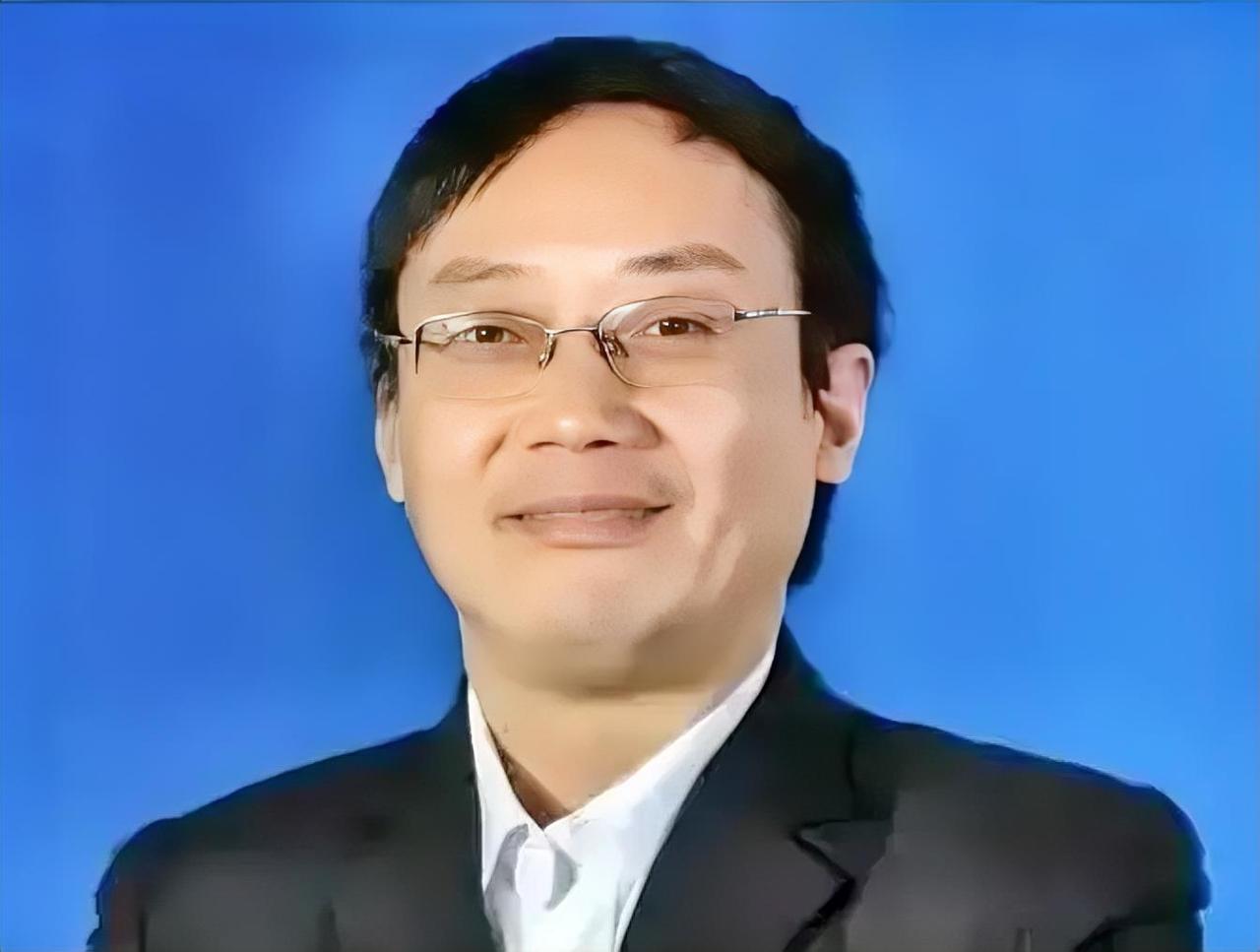 汤家凤7月28日大清早发文称，“只要三观正，心中有国家和老百姓，即使你不是圣贤，