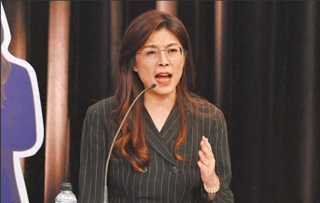 郑丽文表态，现阶段不接受统一！2月3日，郑丽文在接受采访被问及和平统一问题