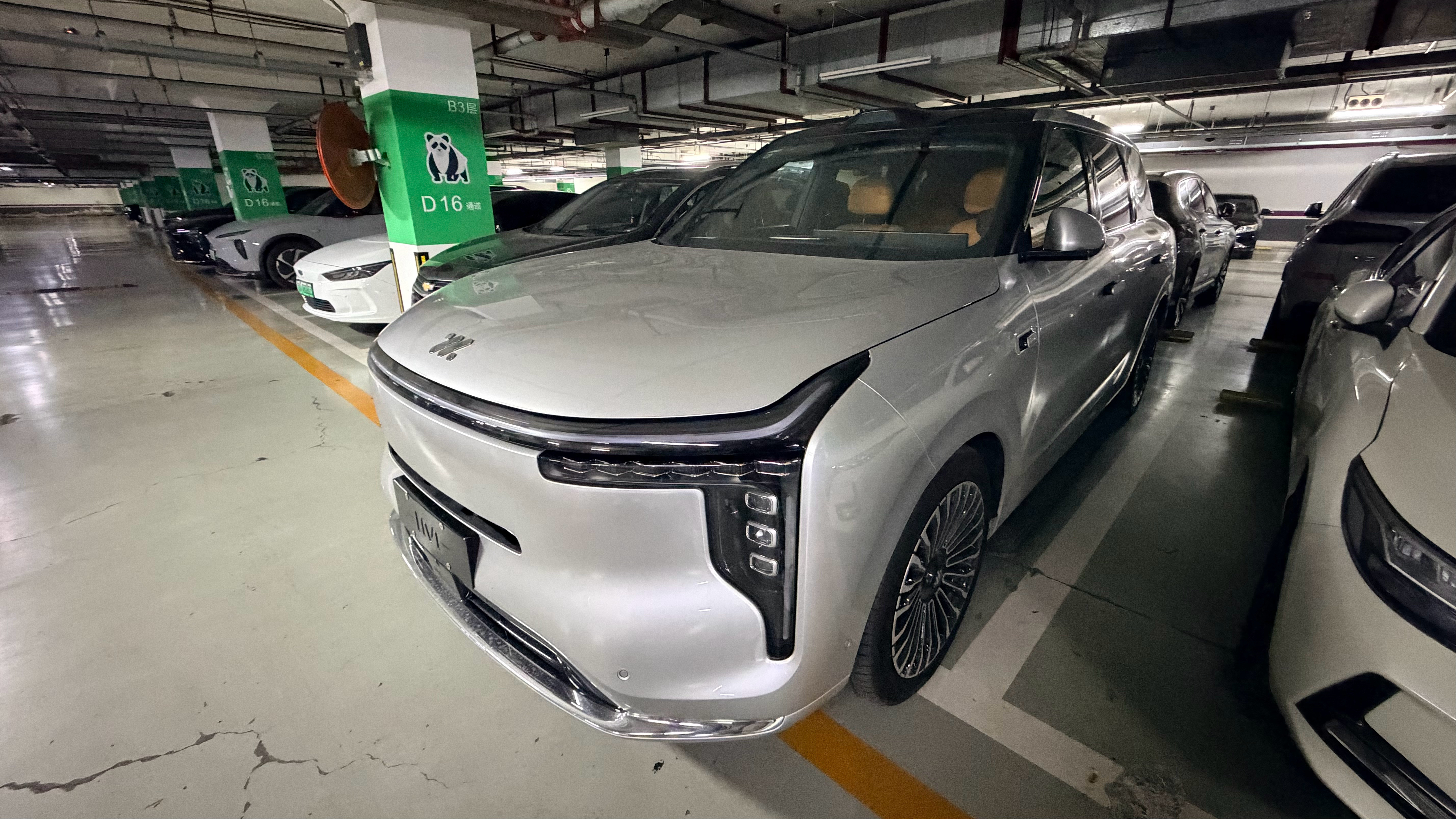 今年这些大五座真行呀！刚刚去试驾了智己LS8，因为厂家还没有做媒体试驾会，我这