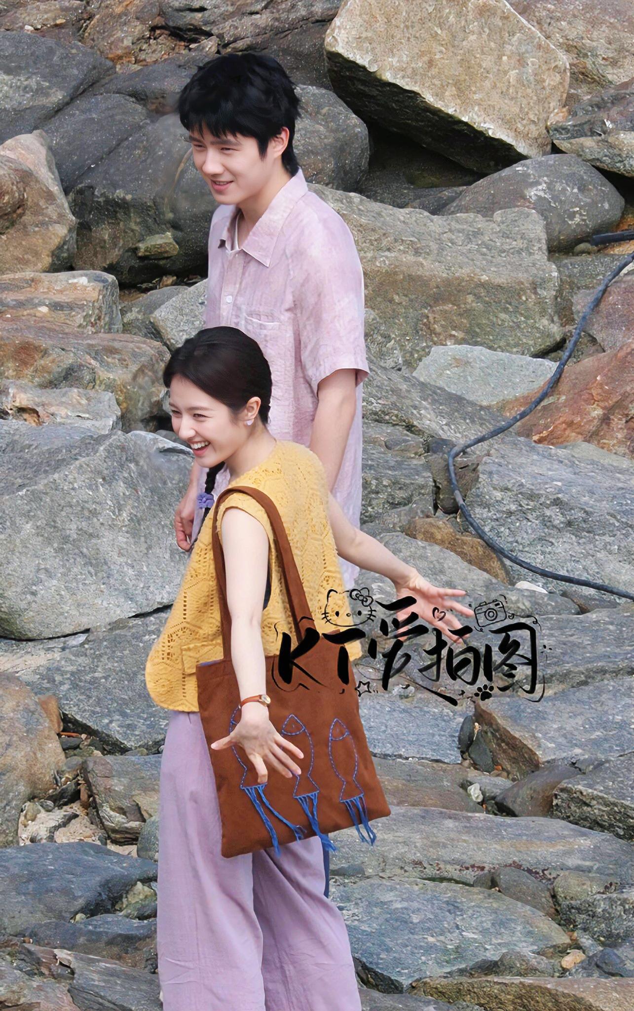 好舒服的俩人，又有新衣服啦