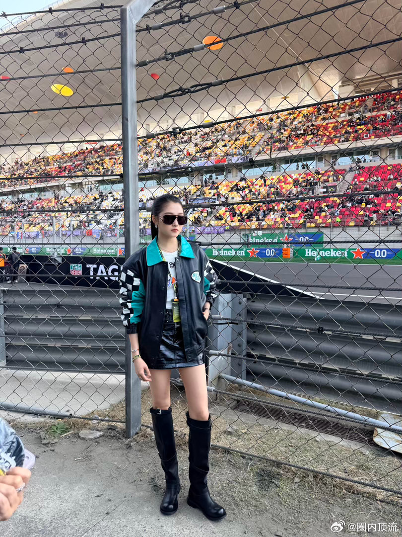 关晓彤程潇F1观赛造型关晓彤、程潇F1观赛造型，今天两位都是拽姐