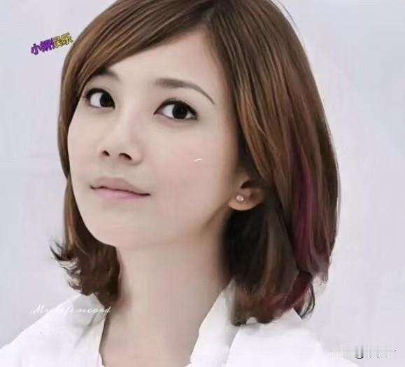 180斤⁉️梁静茹双下巴抢镜上热搜，网友却忘了她的歌声依旧稳如CD47岁的“情