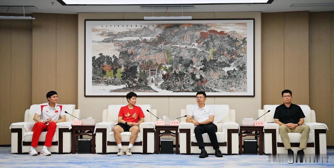 恭贺泉州籍体坛名将黄东萍，再次荣登冠军宝座！刚过完生日的黄东萍（凤凰组合）在参加