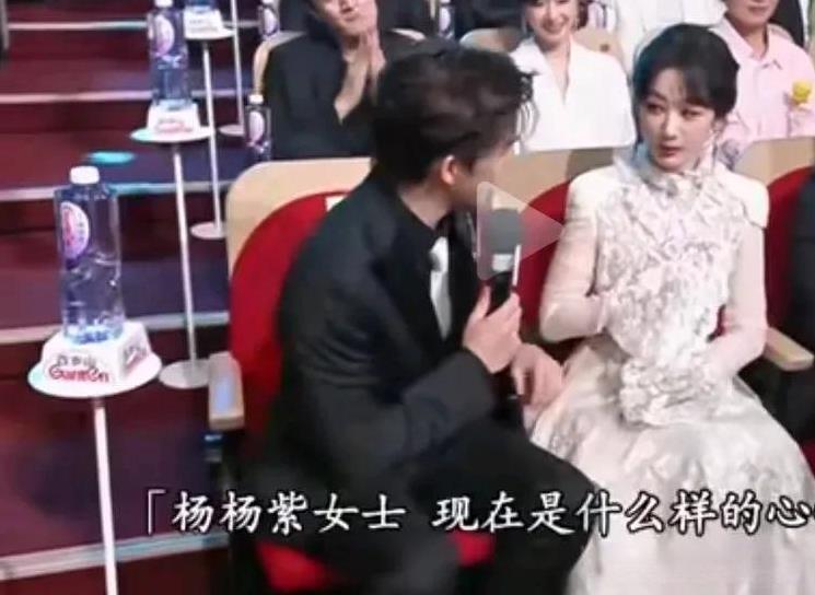 白玉兰在揭晓最佳女主花落谁家时，最精彩的热场当然是王安宇采访4位入围者的名场面了