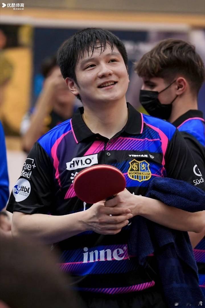 樊振东英文告别主场球迷用实力赢得尊重，用真诚温暖赛场！德甲收官战独砍2分率队取胜
