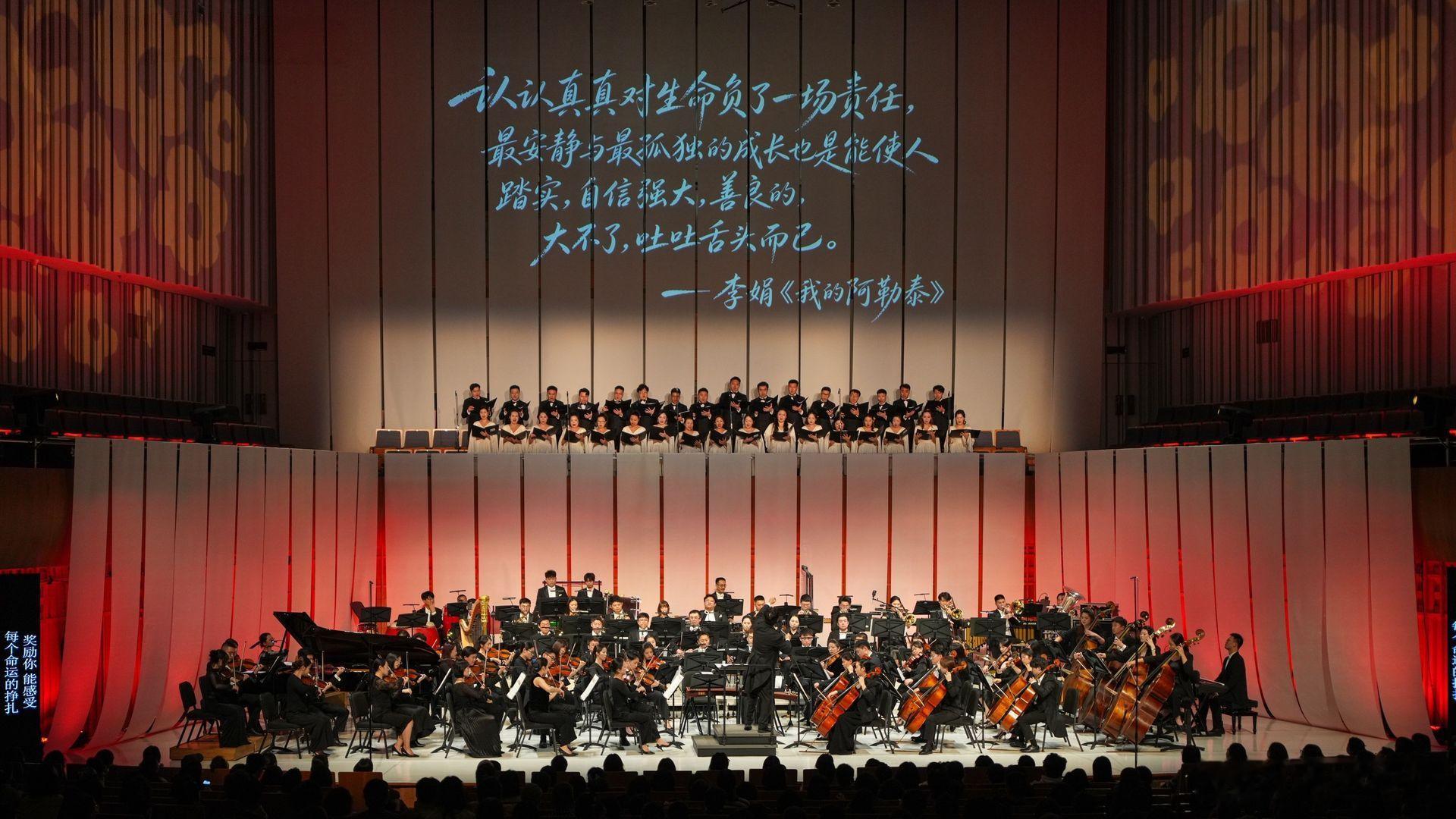 董宇辉发文感谢粉丝董宇辉发了条图文，就一句话——庆幸你喜欢，希望你开心。配图是