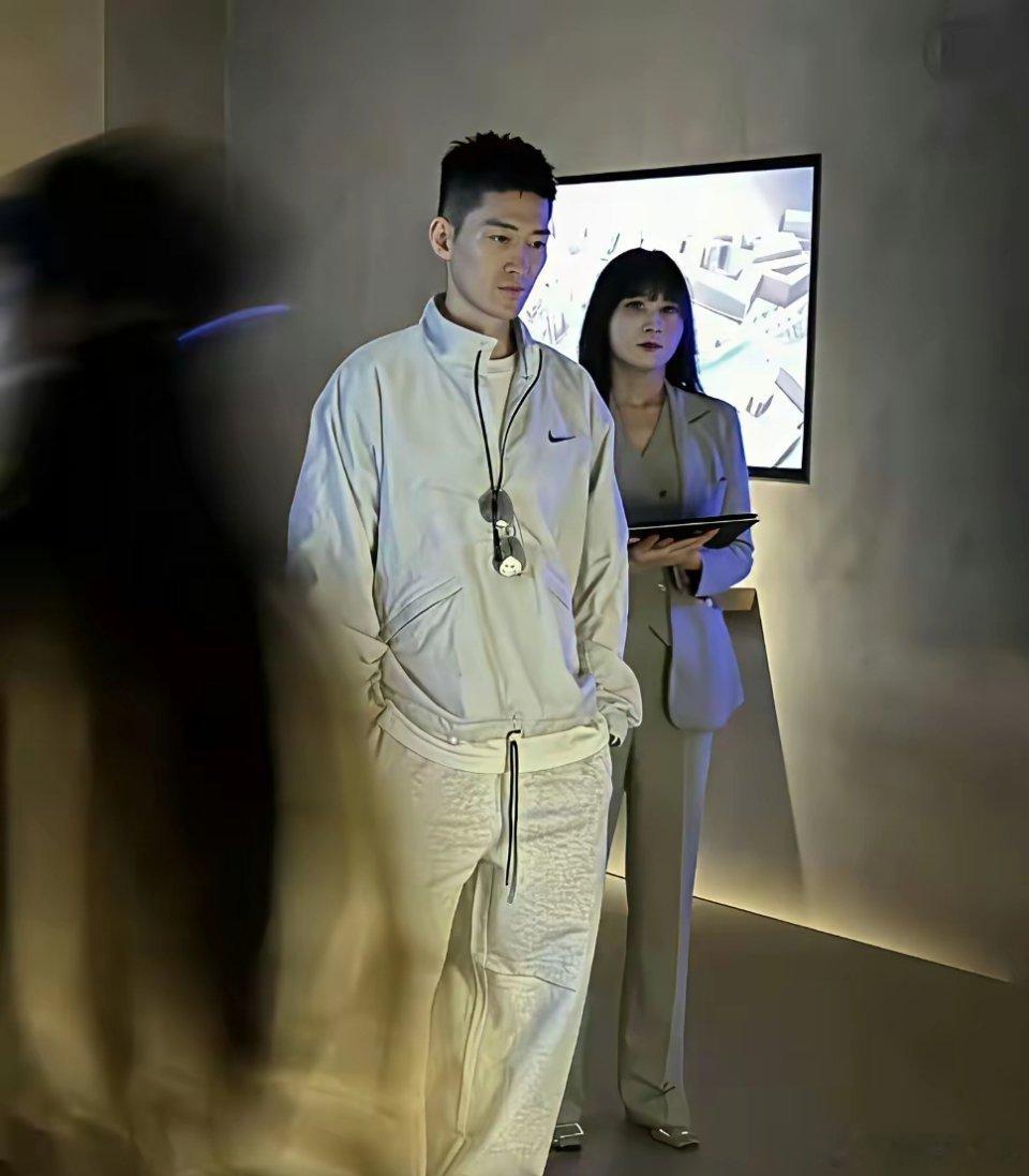 张翰上海看房中意350平价值7000w豪宅真人又高又帅