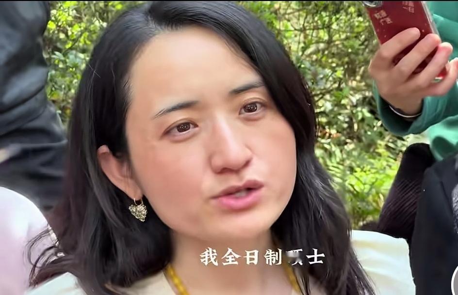 89年出生的网红雅典娜，被“全日制硕士”学历害惨了。雅典娜是杭州万松书院著名