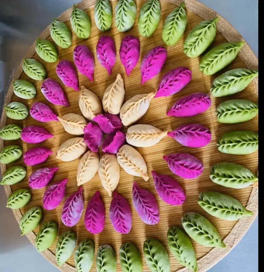 隔壁两口子冷战，老公偷拿老婆手机给自己发对不起加520红包，想演一出媳妇低头。