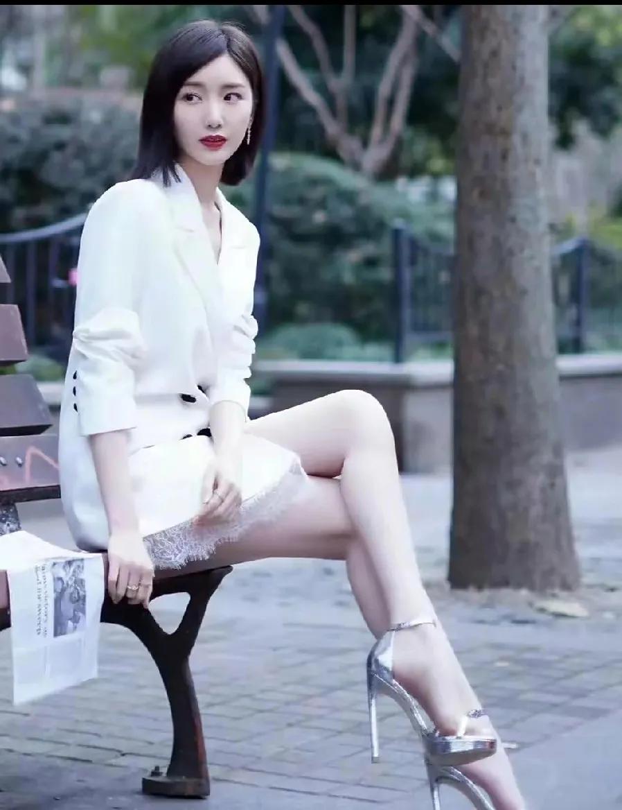 被毛晓彤的时尚感狠狠拿捏了！说起毛晓彤，大家首先想到的可能是她精湛的演技，