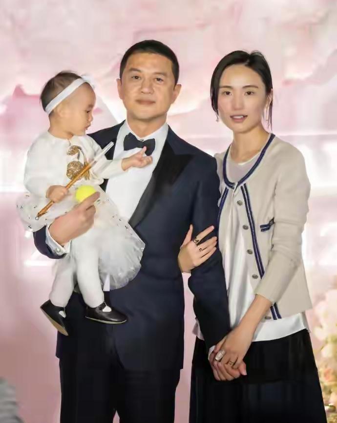 我好像明白李亚鹏为什么要离婚了？梳理李亚鹏与海哈金喜这段三年婚姻，满是现实与