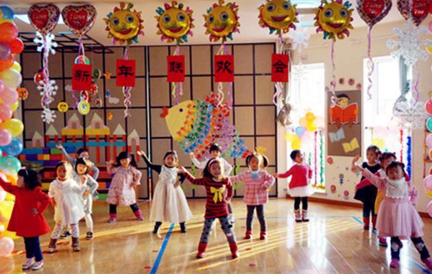 幼儿园元旦要家长配合演出, 两天没一个报名, 群里戏精彻底安静了