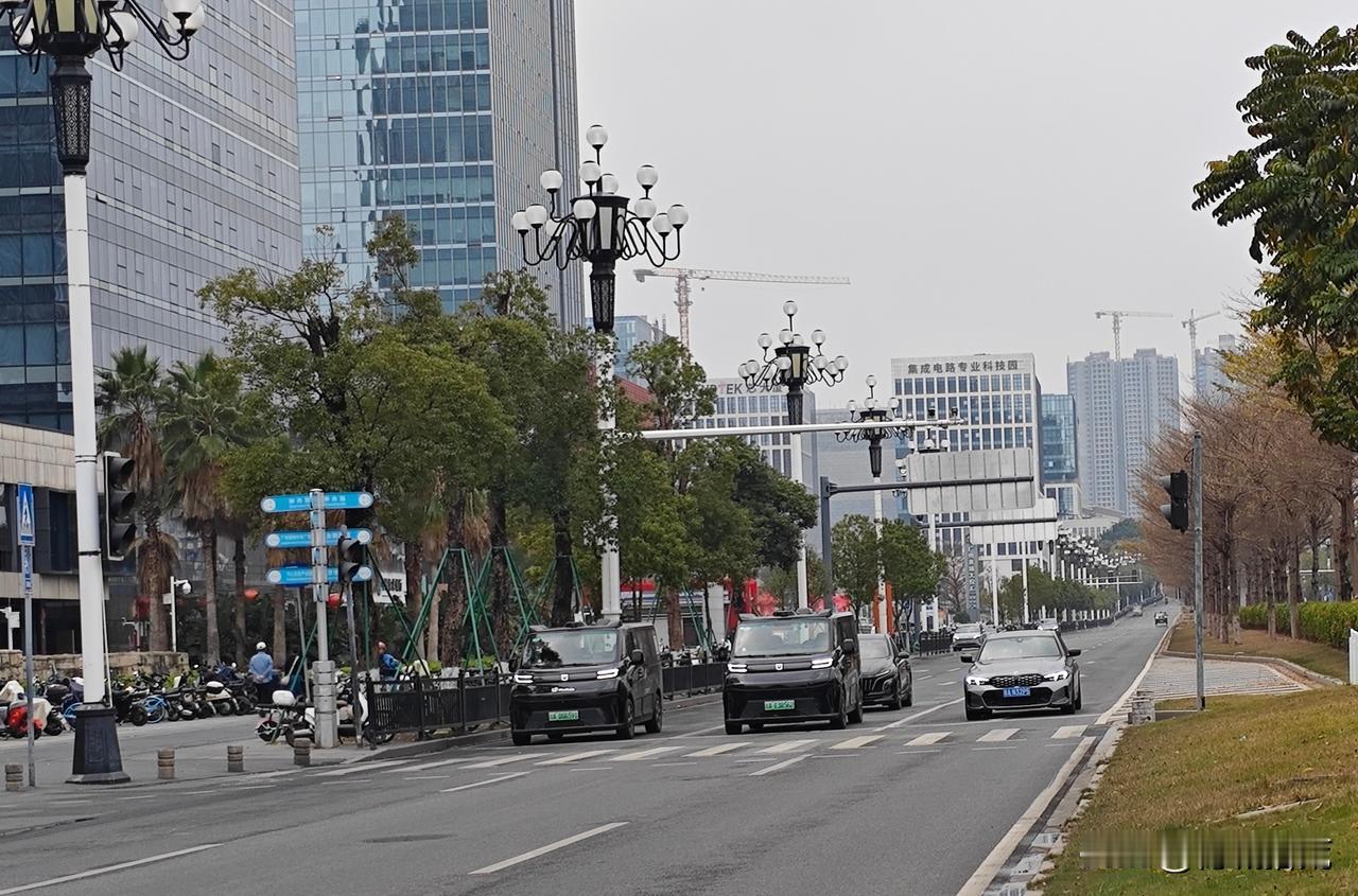 原来不知不觉，身边上线了很多无人机器人，在一步一步抢夺底层的饭碗。春节期间没事