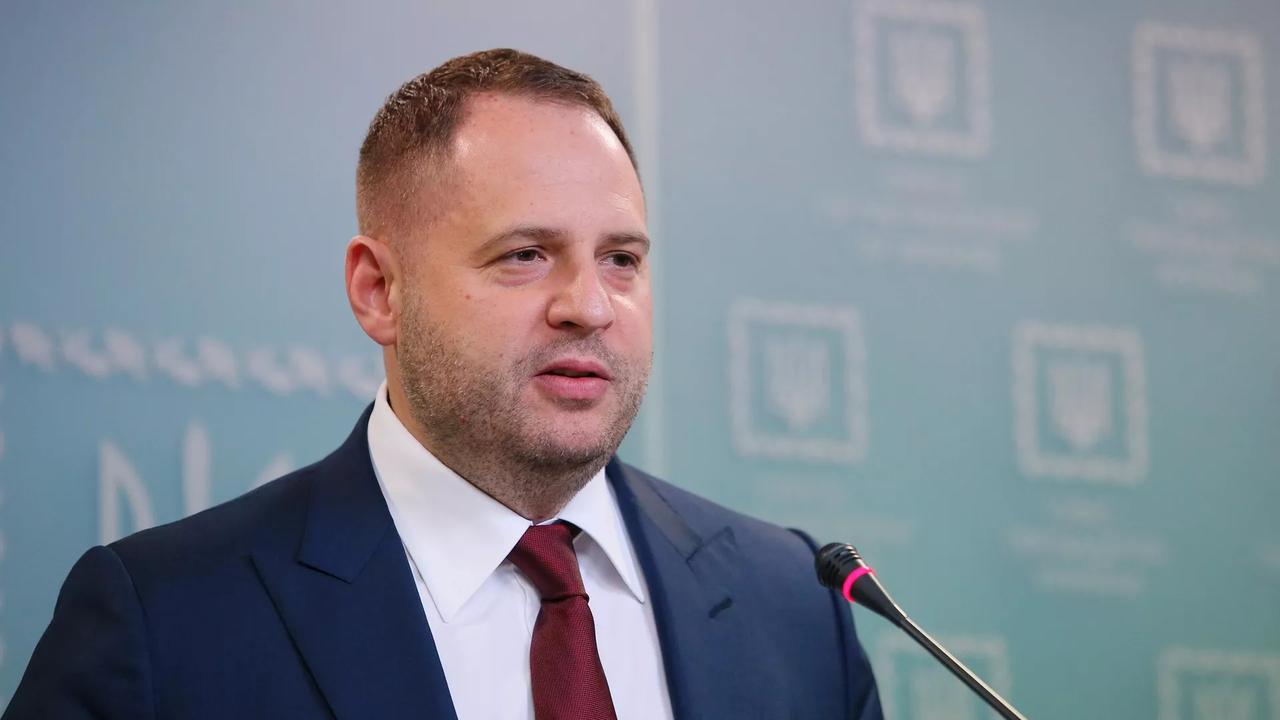 英国《金融时报》获悉叶尔马克绕过乌克兰军事领导层的秘密法令英国《金融时报》