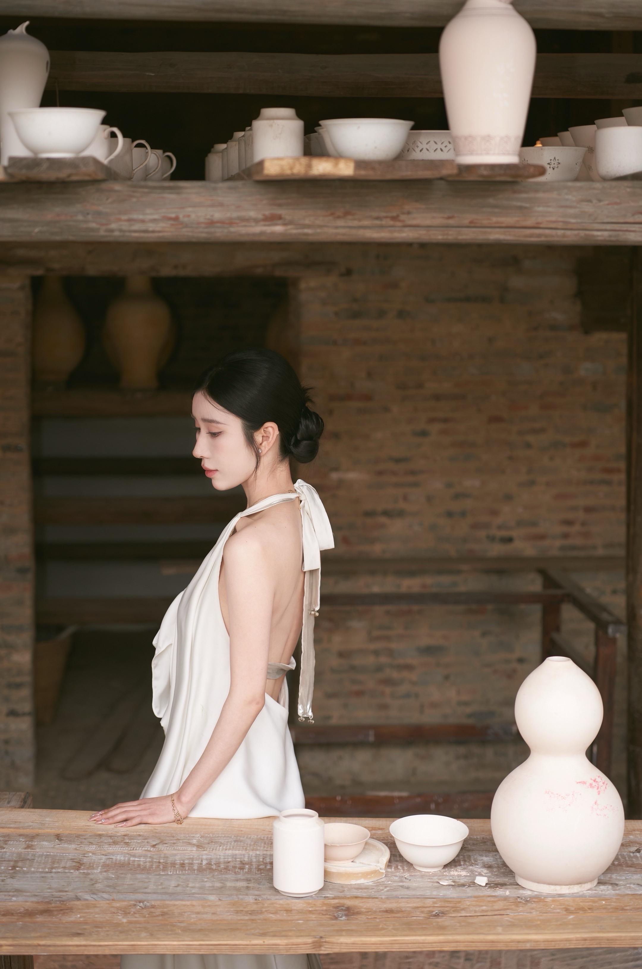 爱如水墨青花 何惧刹那芳华。