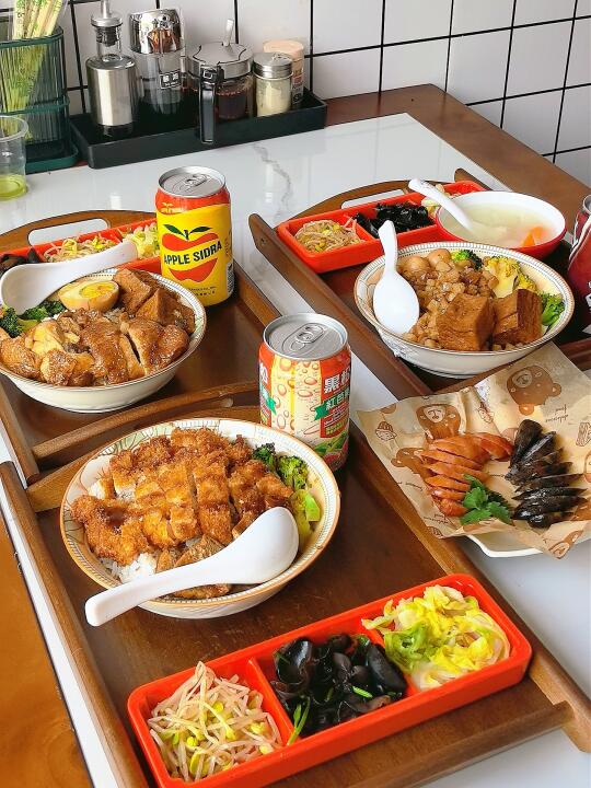 打卡新开的台湾小吃店，吃完走不动道🥹