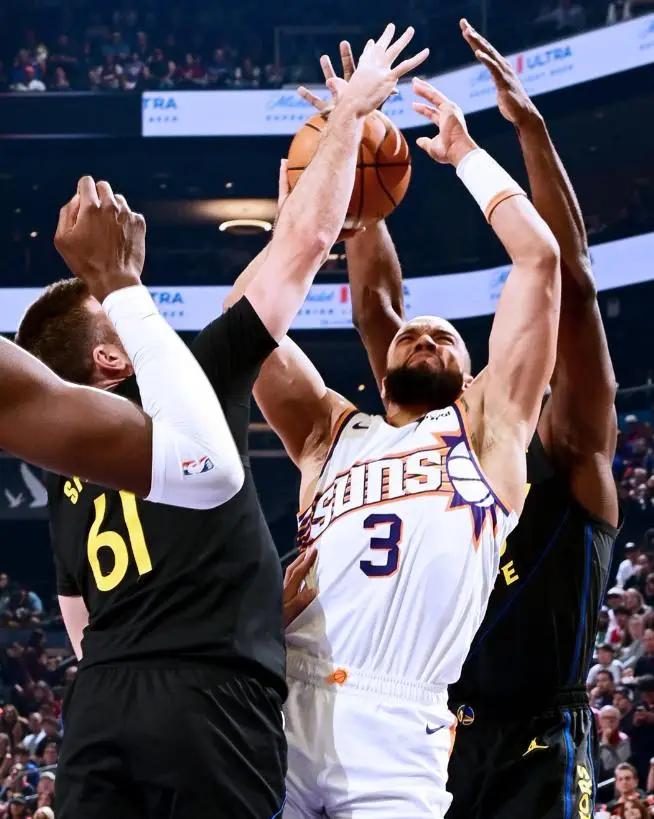 真是绝了！谁想到勇士这套残阵能把太阳给掀了？最后那波15-0，简直是把太阳按在地