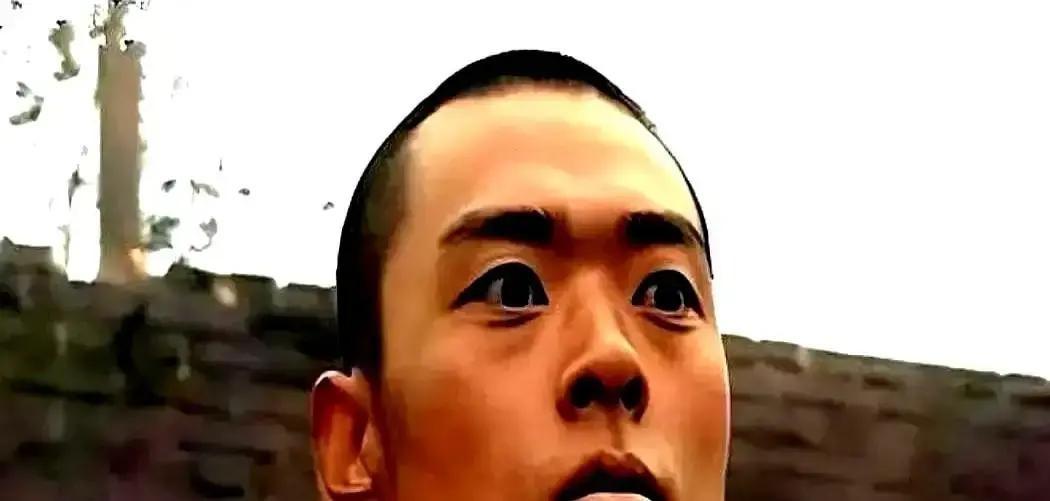 现在的导演，越来越不敢骂演员了。但十五年前，李幼斌在《亮剑》片场一把夺过张桐