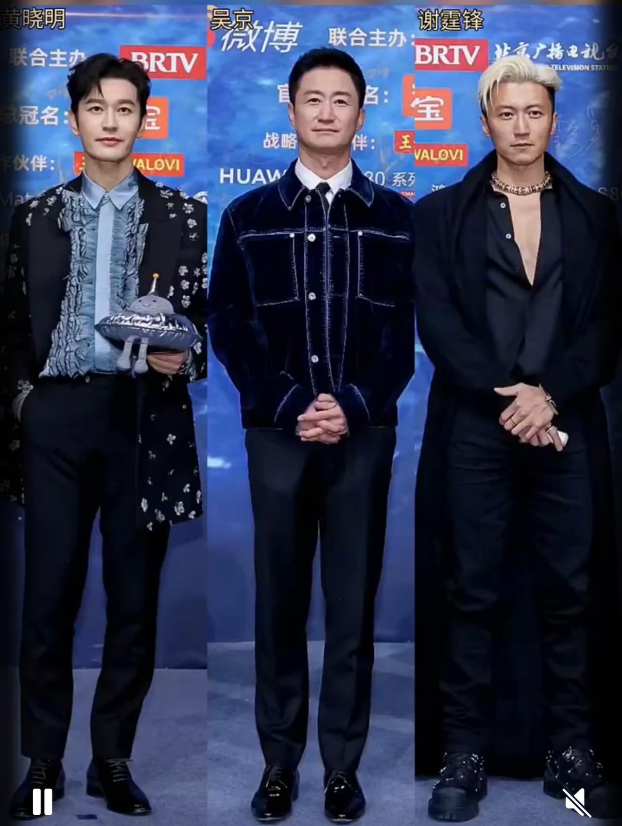 吴京：都说咱仨站一块儿看着差不多高，我这175还被厚底鞋追平了。黄晓明：哈哈