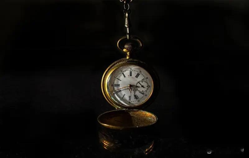 人类衰老，到底是时间还是生理因素作祟？我觉得两者都脱不了干系。从生理上看，人体