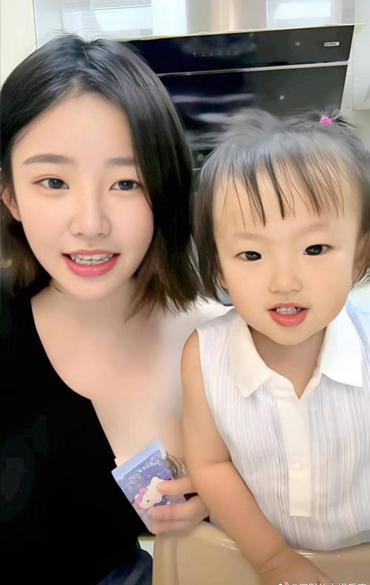 黄一鸣曾回应怀孕时没公布：“为什么孩子怀在我肚子里的时候我没有公布出来，但是我孩