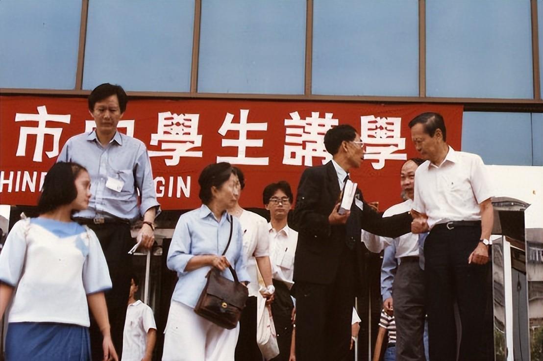 1995年，杨振宁和翁帆第一次见面拍下了一张非常珍贵的合影，这张照片就是他们缘分