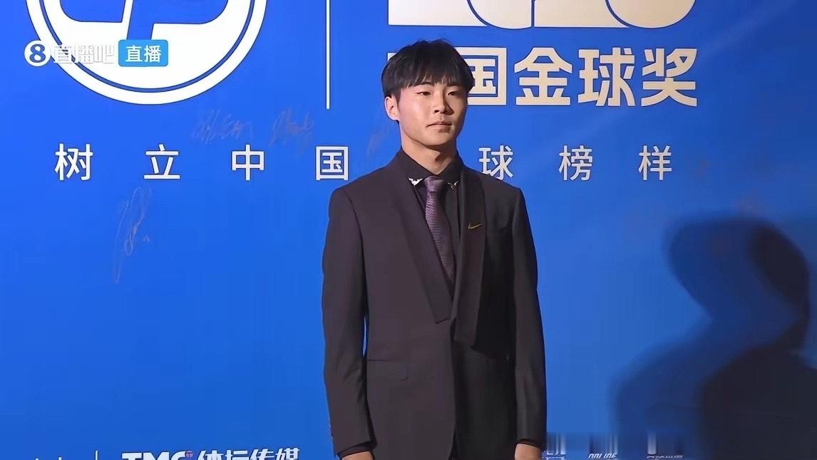 恭喜成都蓉城，提前签下帅惟浩，他下半赛季就能代表一线队出战了。记者赵宇透露，帅惟