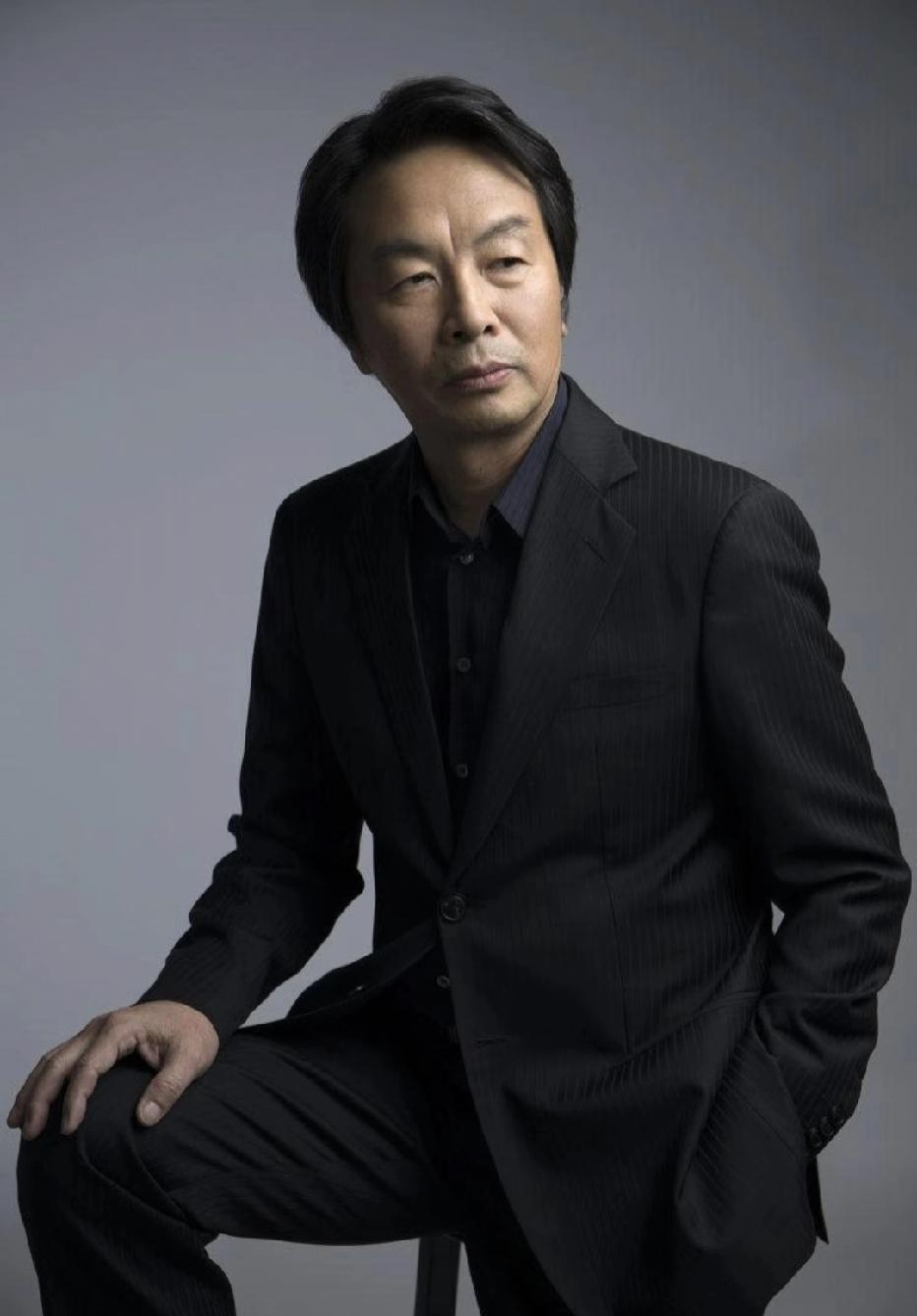 刘震云：“在富人面前女人是廉价的，在穷人面前女人是昂贵的。在旧社会很多女人宁可嫁