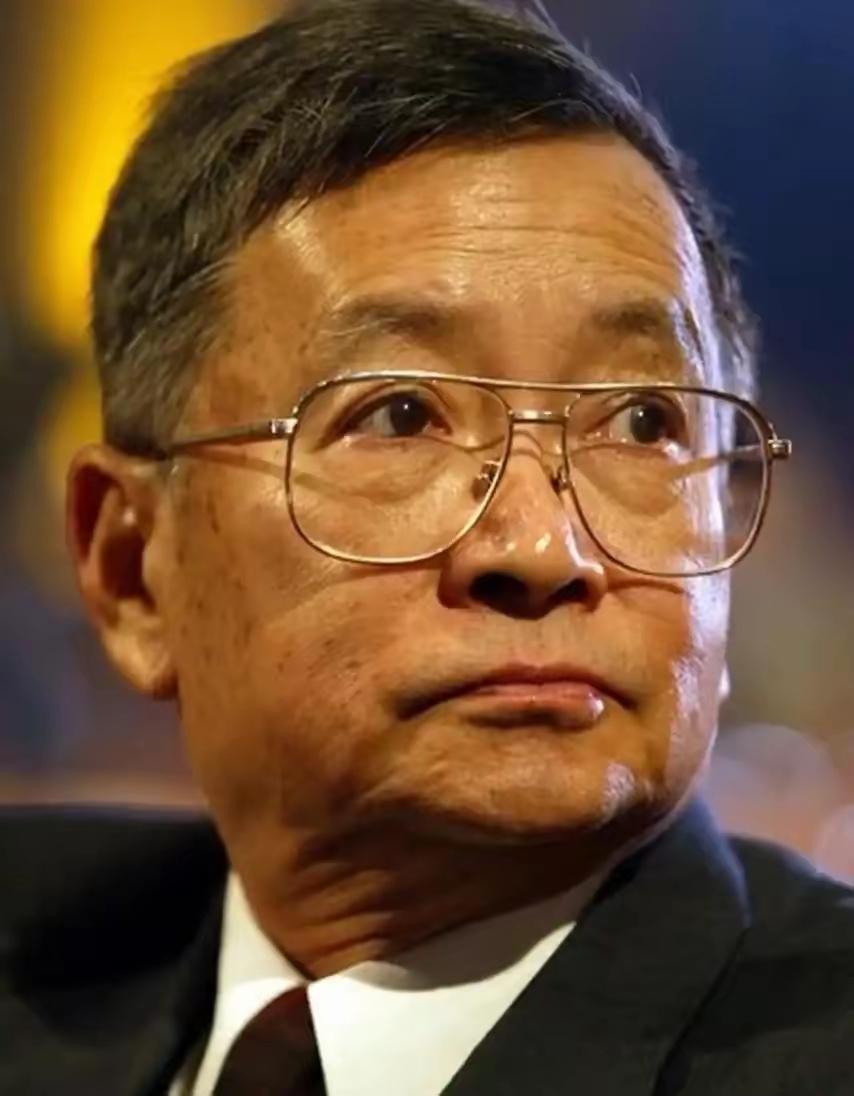 1950年，林徽因的儿子梁从诫参加高考，差2分考上清华。林徽因怀疑阅卷有问题，动